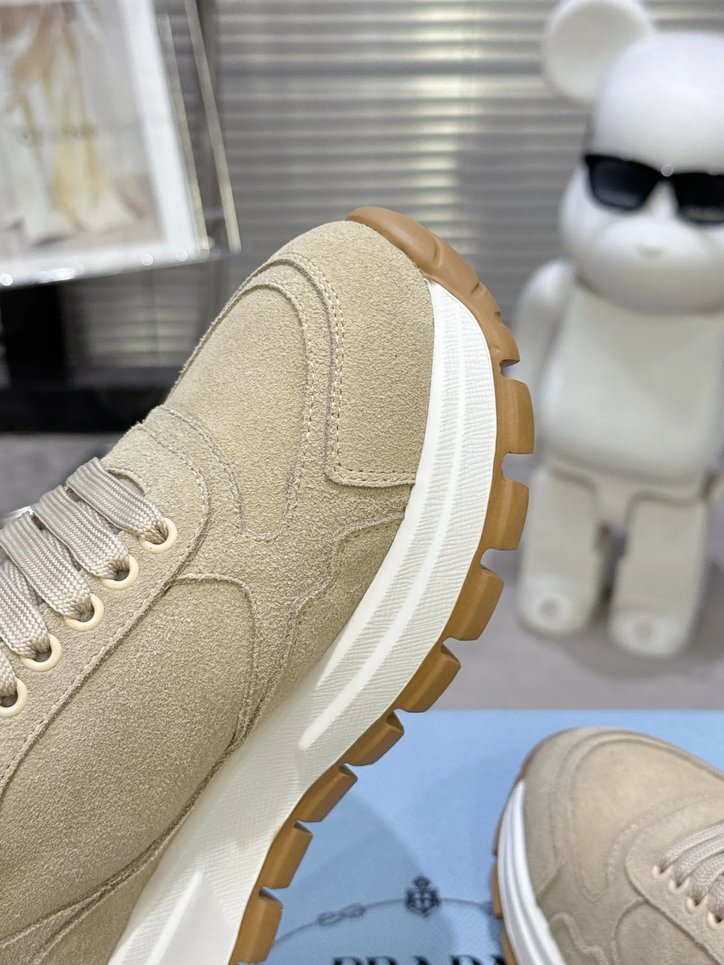 【PRADA】P: 660💰Couple style▪️Size: Women’s 35-40⚛Size: Men’s 39-44(45 customized) 2025 𝐬𝐬Prada’s new product, coming with strength! ❣️Many Internet celebrities have the same style, fashionable and versatile nice items, original shoes are developed and purchased from Italian counters, and are reproduced 1:1 according to the original taste. This year’s theme is not to be defined, embodying texture through simplicity💛From thick-soled sneakers to zigzag short boots to 2025 flat shoes, everything reveals a sure-fire momentum... It combines gentleness and handsomeness, the finishing touch for women❤️ Wear-resistant and ultra-light two-color outsole.